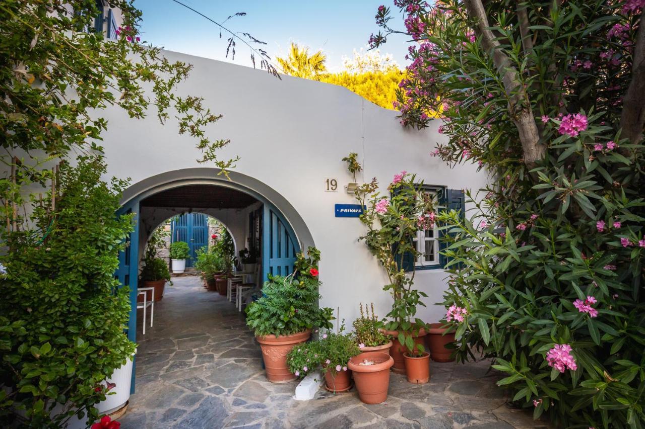 Callisti Mykonos Town With Pool View And Calypso Upper Floor With Sea View Екстериор снимка